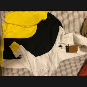 Men’s medium Northface Sweatshirt yellow black and white